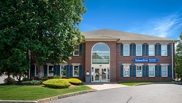 Front view of Salem Five Insurance location in Woburn, MA